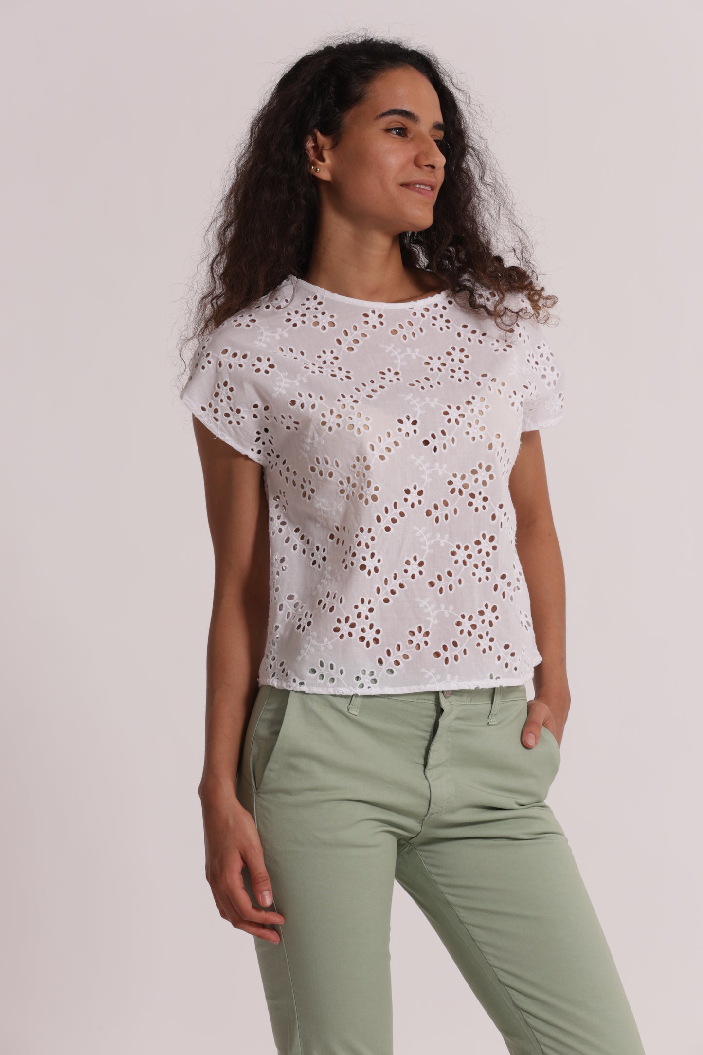 BLUSA SCOLLO TONDO IN SANGALLO