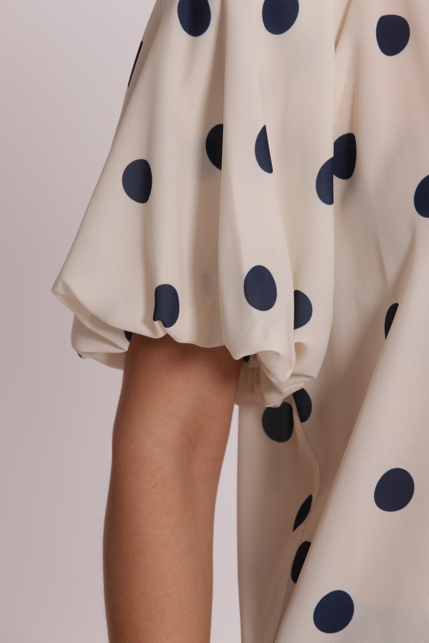 BLUSA CON MANICHE A PALLONCINO FANTASIA POIS