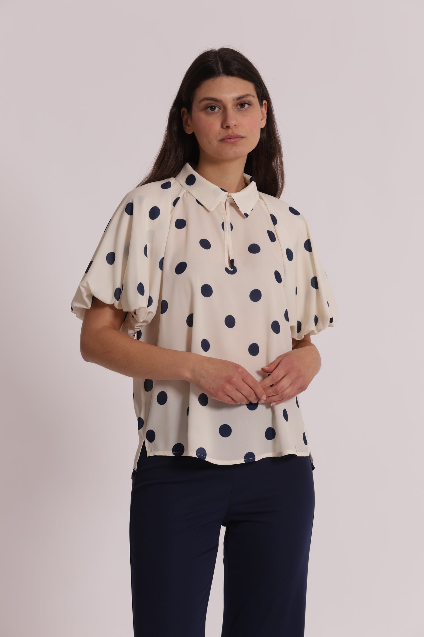 BLUSA CON MANICHE A PALLONCINO FANTASIA POIS