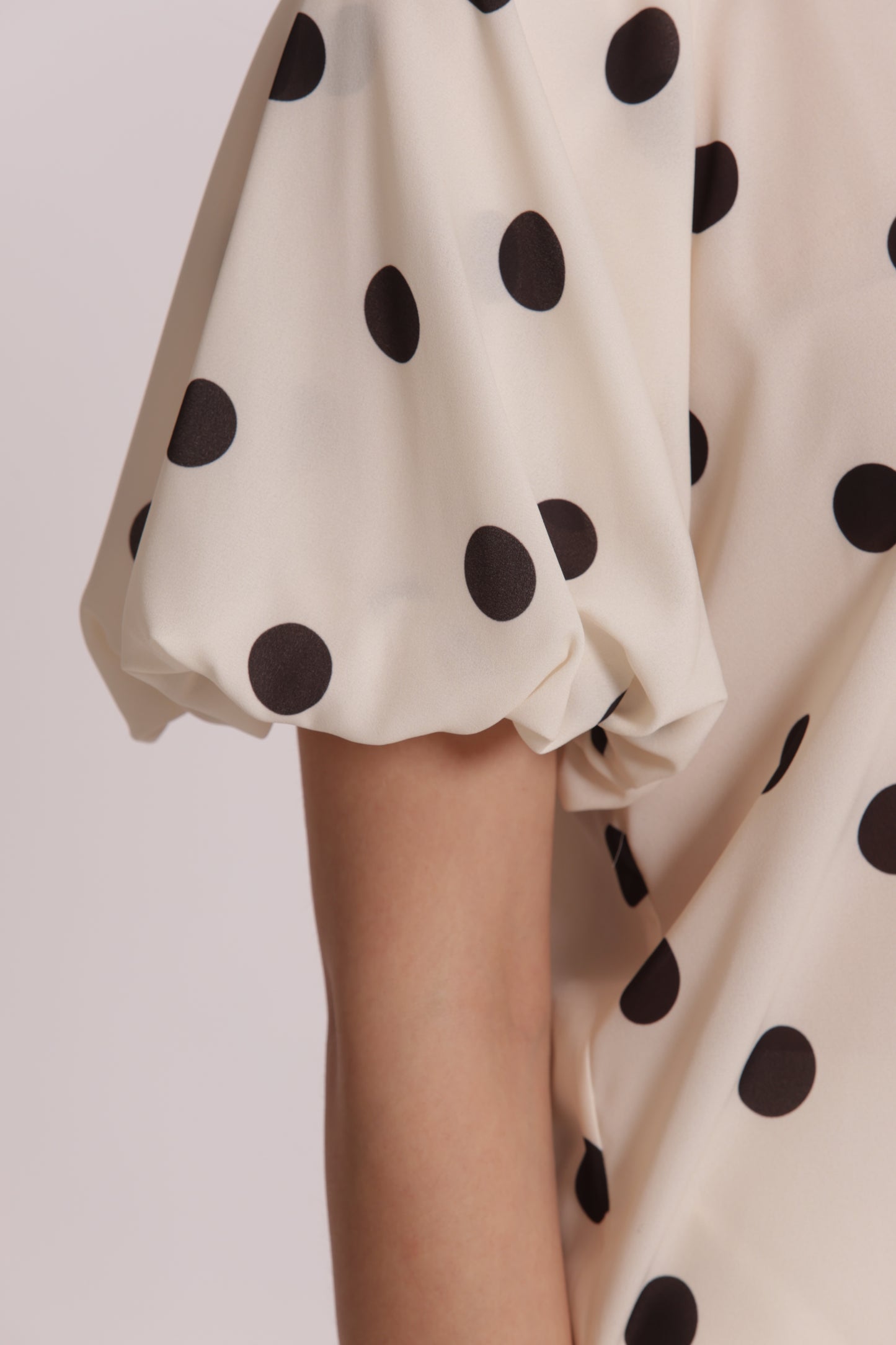 BLUSA CON MANICHE A PALLONCINO FANTASIA POIS