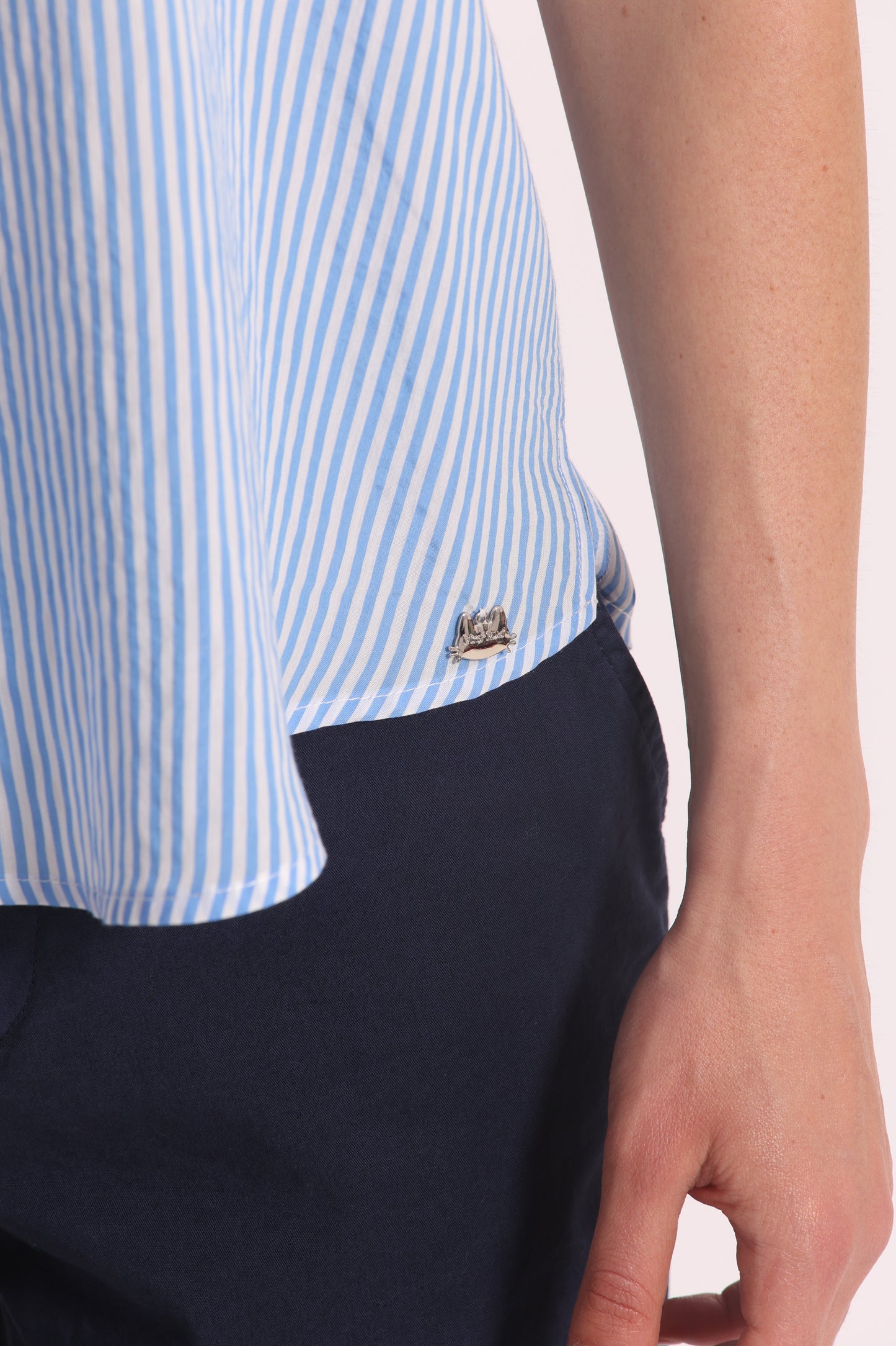 BLUSA CON MANICHE A PALLONCINO A RIGHE