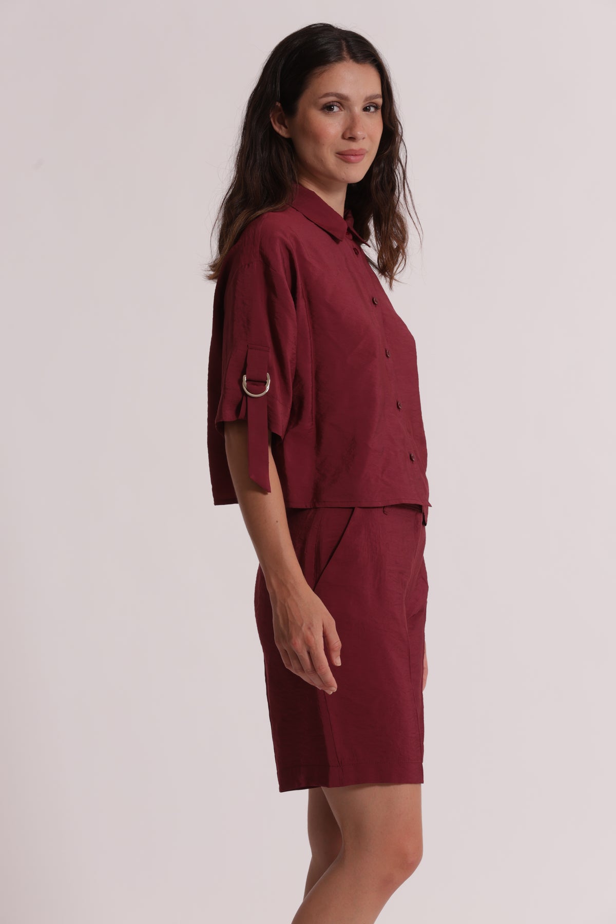 CAMICIA CROPPED CON FIBBIE SU MANICHE IN MODAL CUPRO