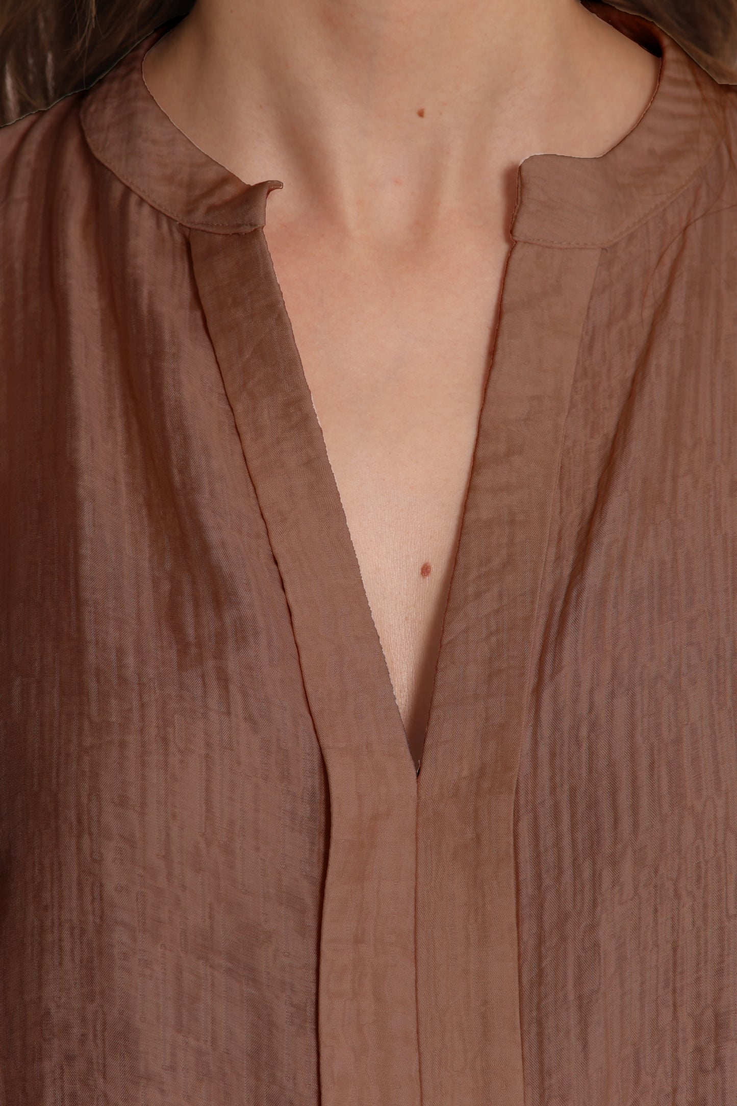 BLUSA CON COLLO ALLA COREANA IN CREPONNE