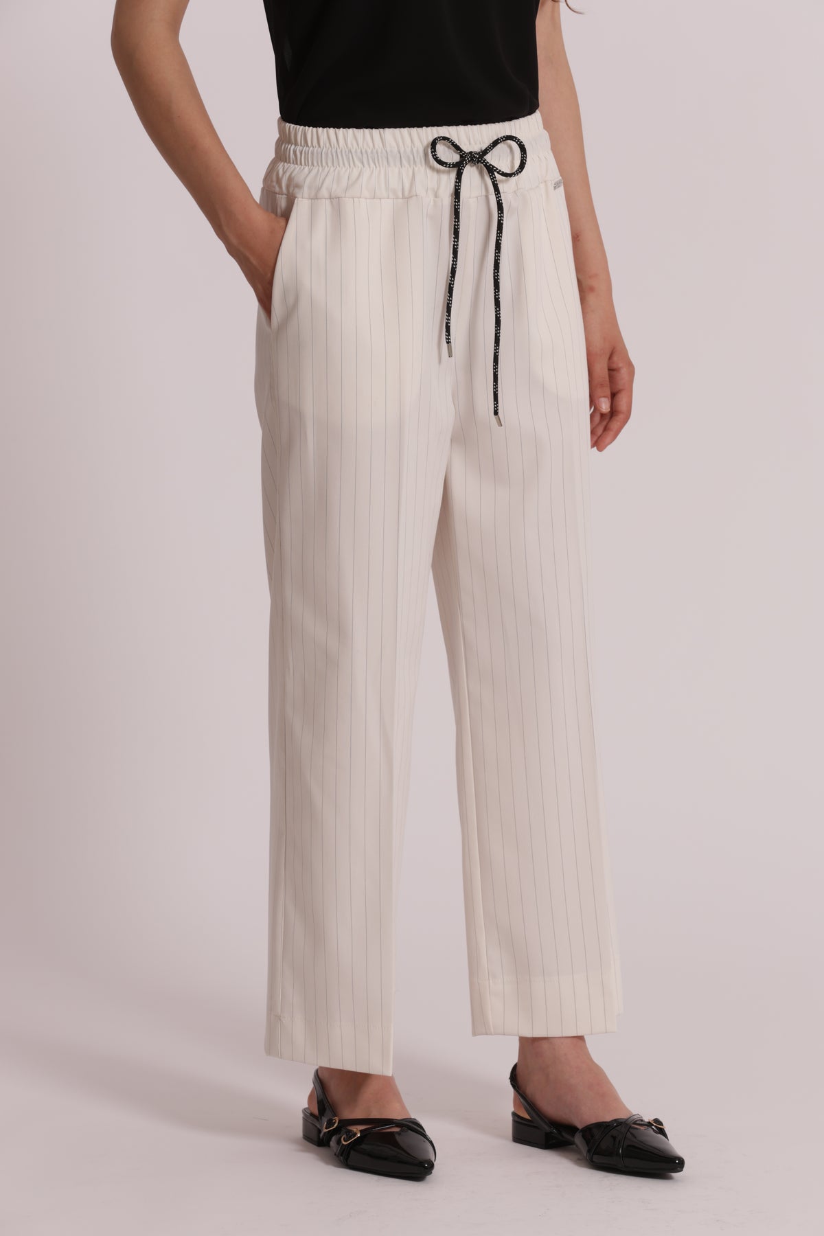 PANTALONE CROPPED CON ELASTICO IN VITA GESSATO