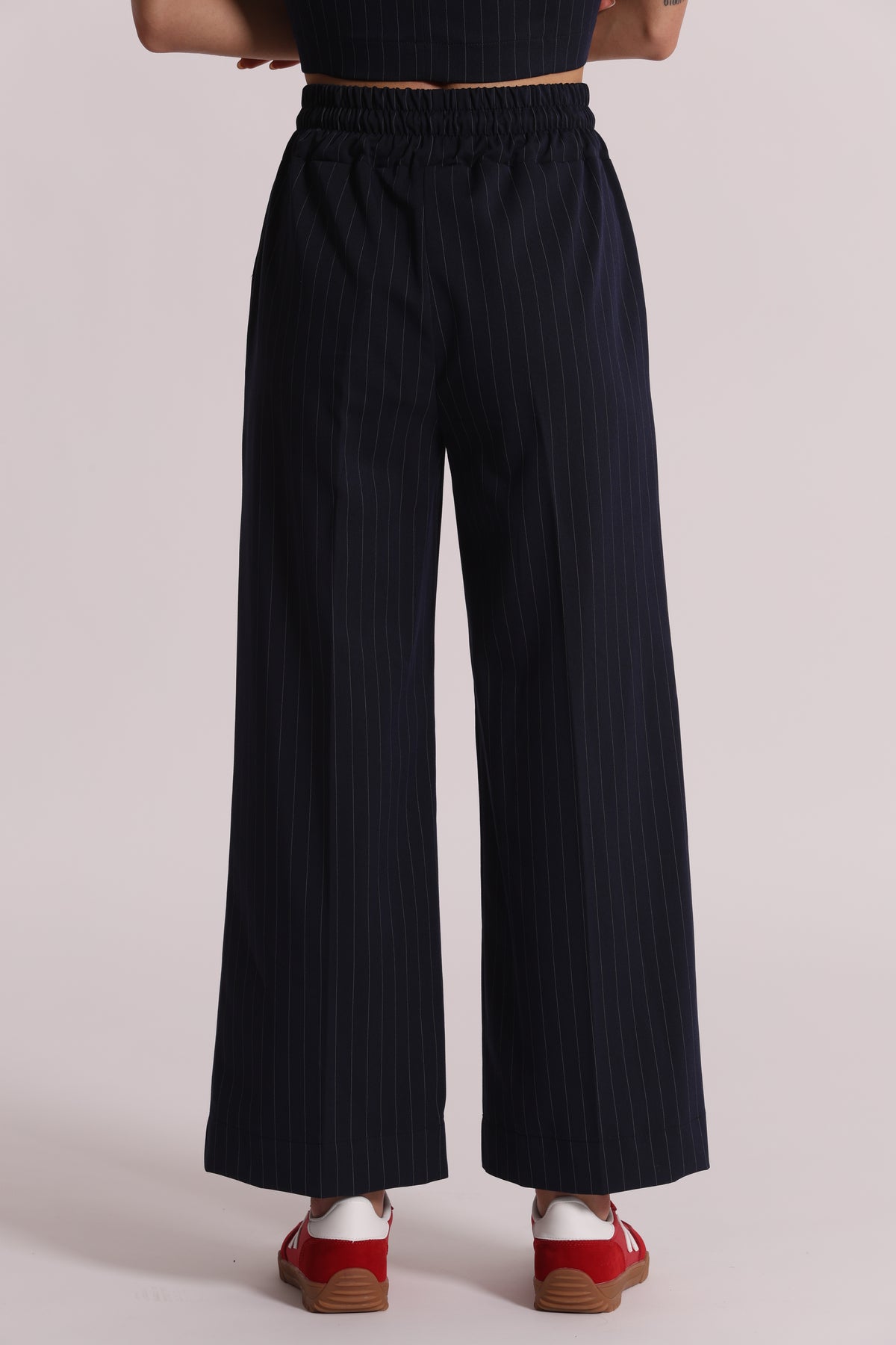 PANTALONE CROPPED CON ELASTICO IN VITA GESSATO