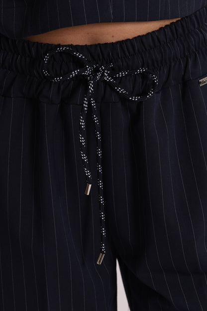 PANTALONE CROPPED CON ELASTICO IN VITA GESSATO