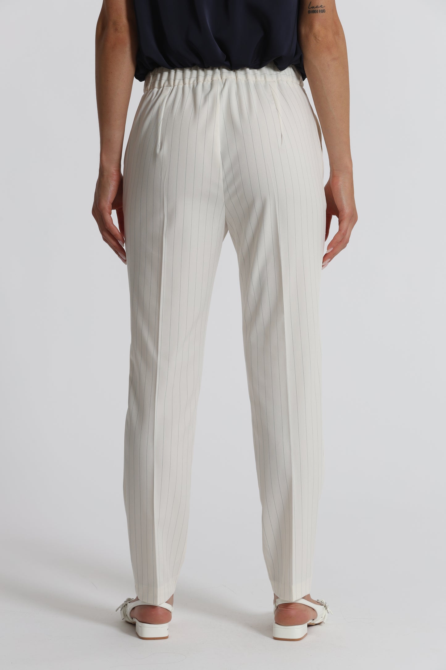 PANTALONE SIGARETTA CON ELASTICO DIETRO GESSATO