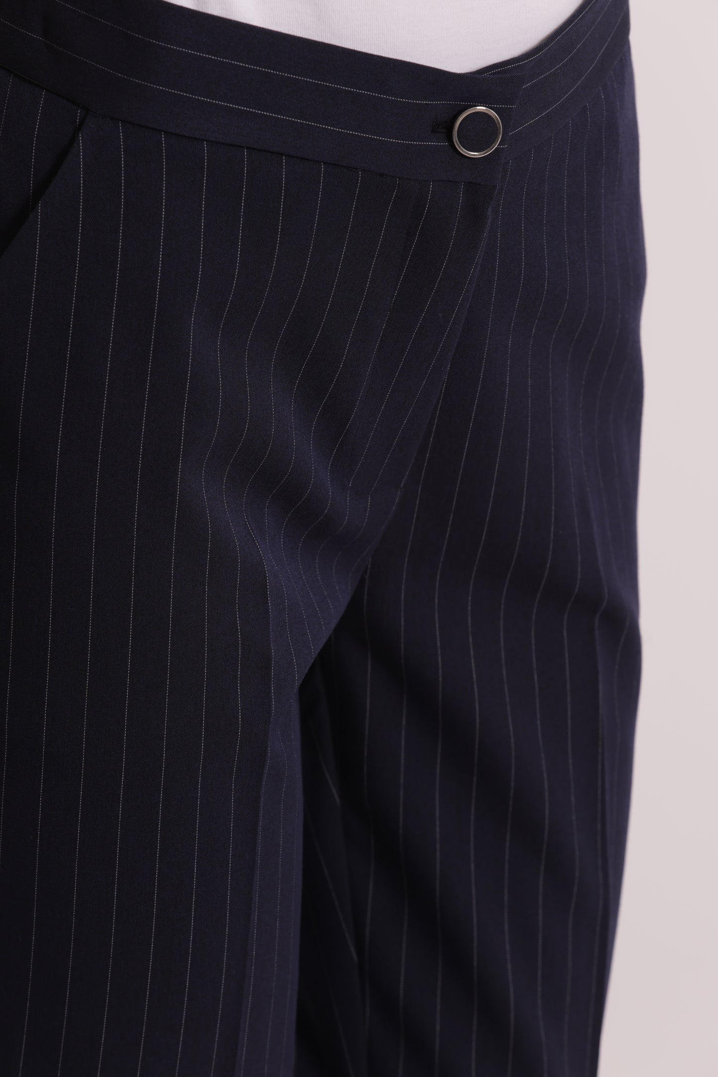 PANTALONE SIGARETTA CON ELASTICO DIETRO GESSATO