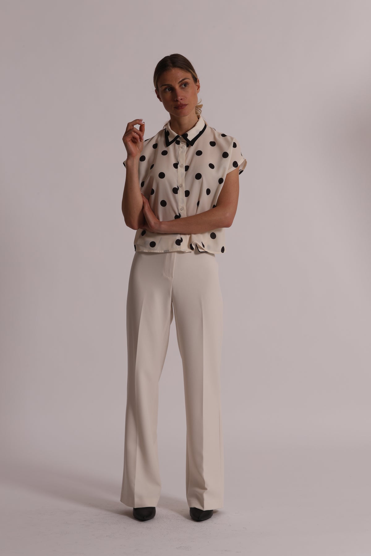 PANTALONE CON BORDI A CONTRASTO