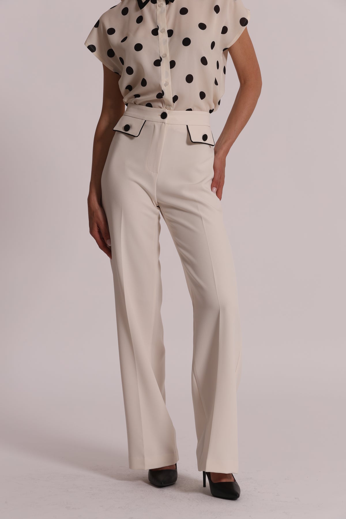 PANTALONE CON BORDI A CONTRASTO