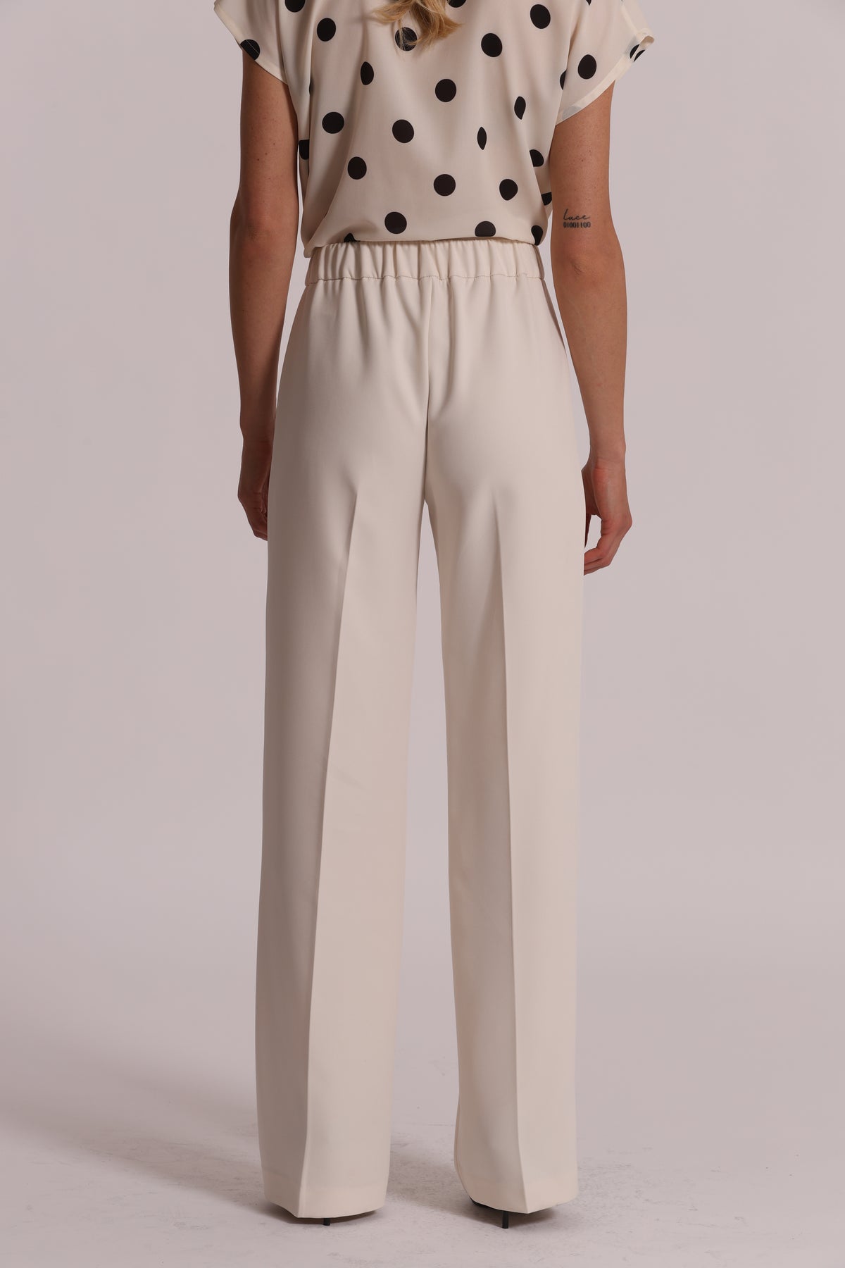 PANTALONE CON BORDI A CONTRASTO