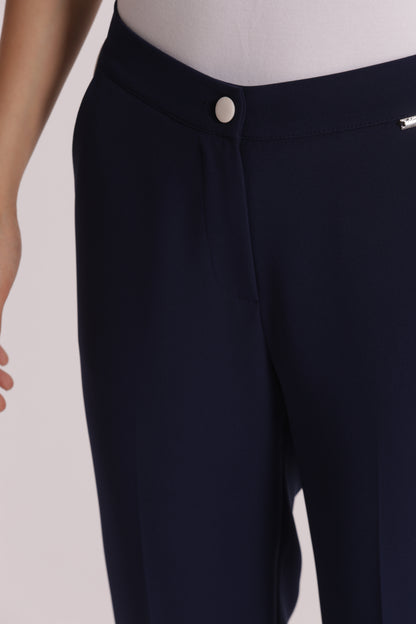 PANTALONE CON BOTTONE A CONTRASTO