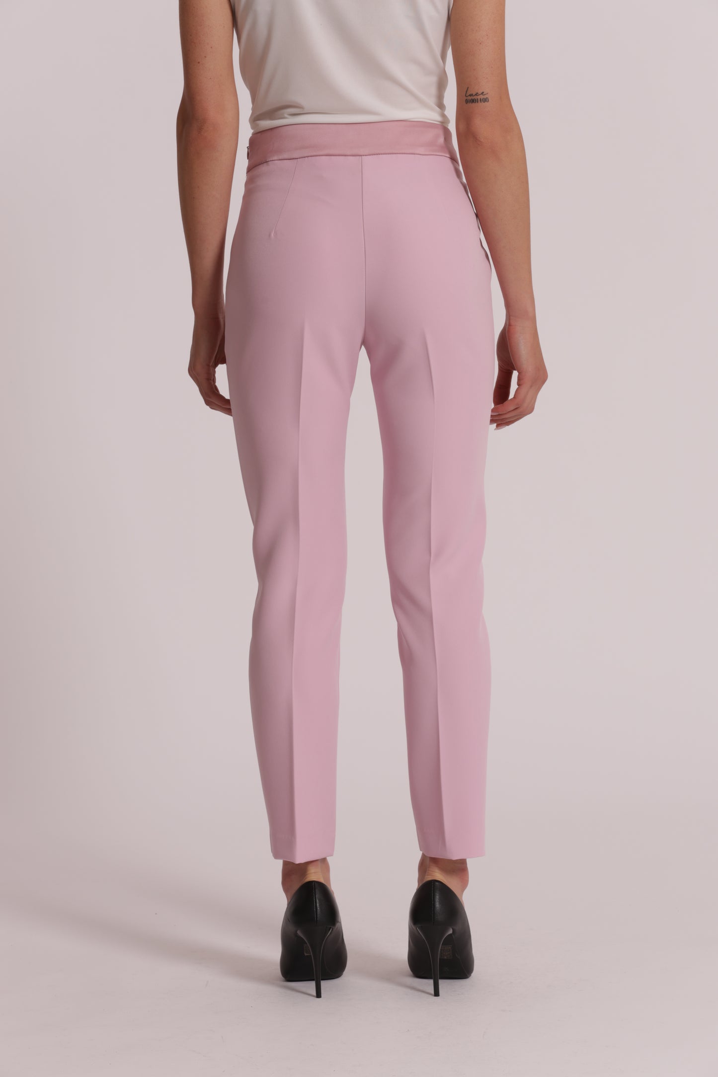 PANTALONI CON DETTAGLI IN SIMIL RASO