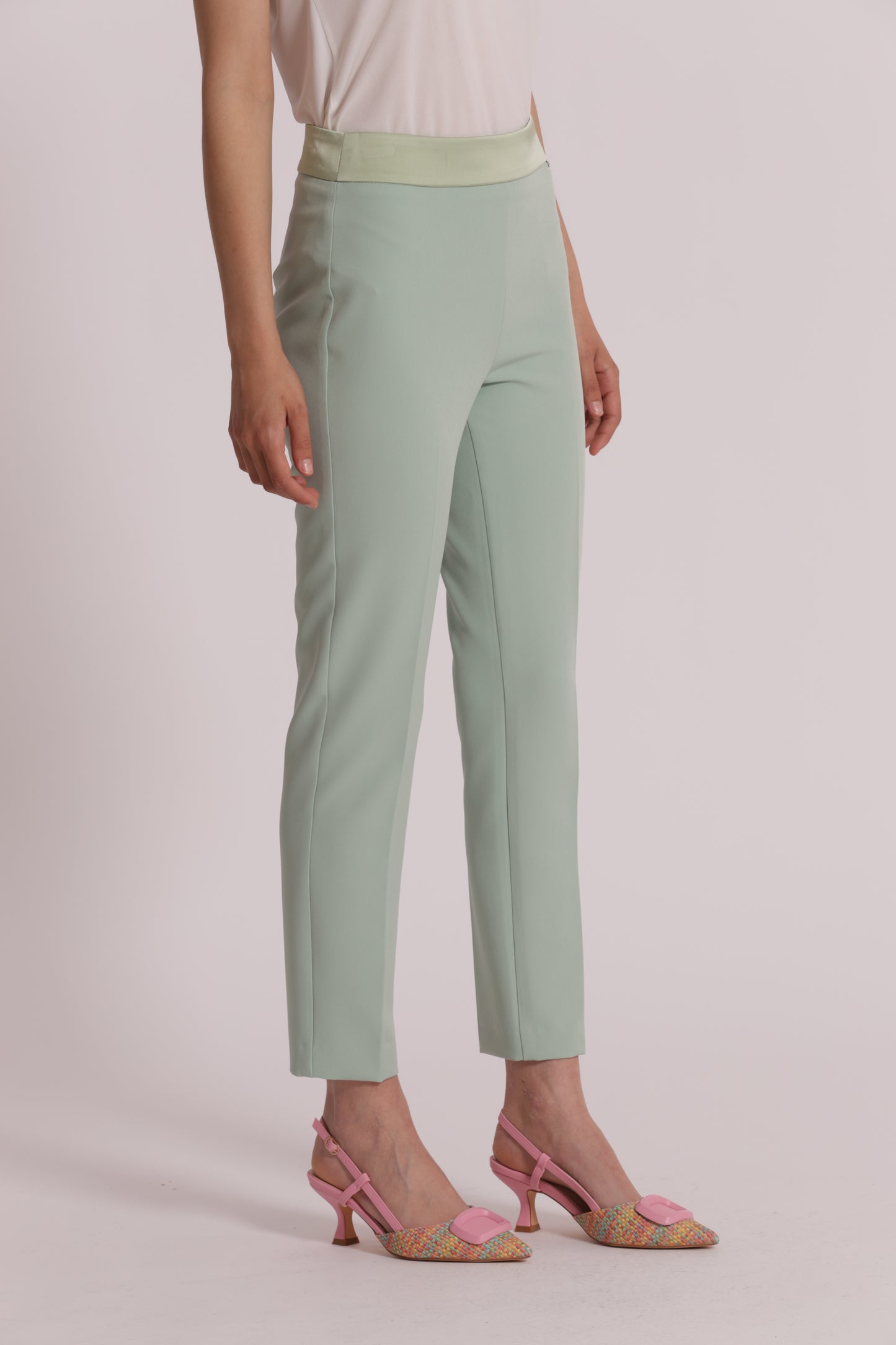 PANTALONI CON DETTAGLI IN SIMIL RASO