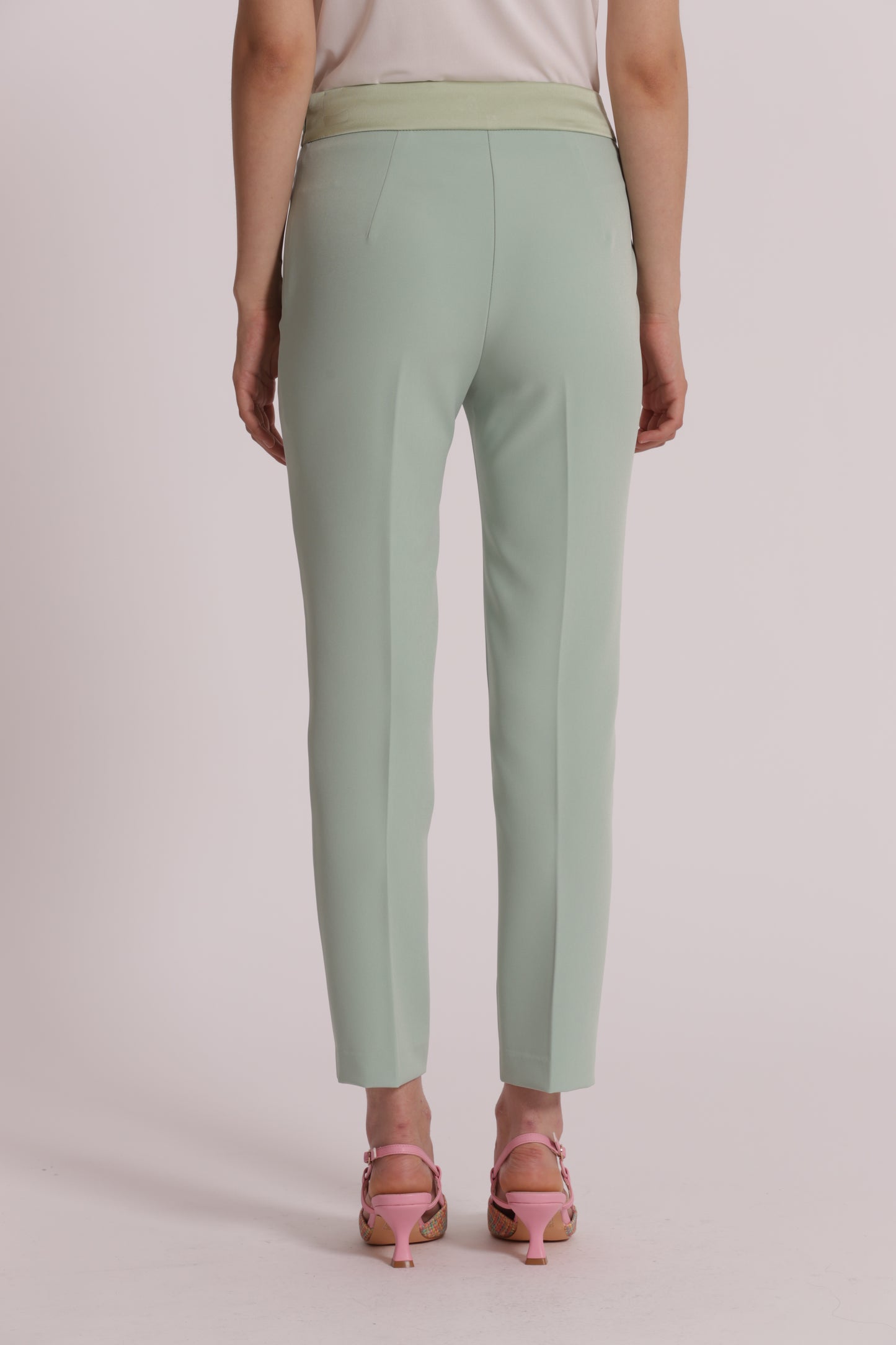 PANTALONI CON DETTAGLI IN SIMIL RASO