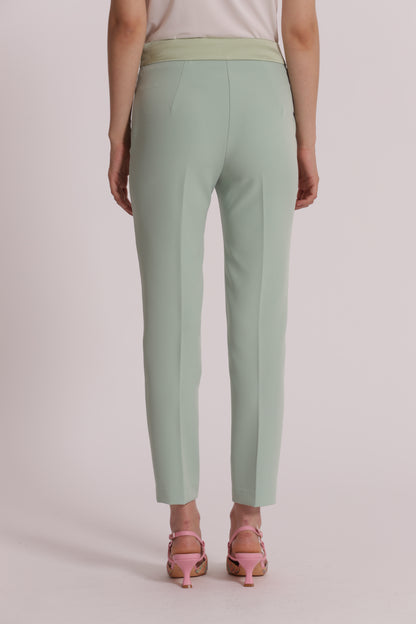 PANTALONI CON DETTAGLI IN SIMIL RASO