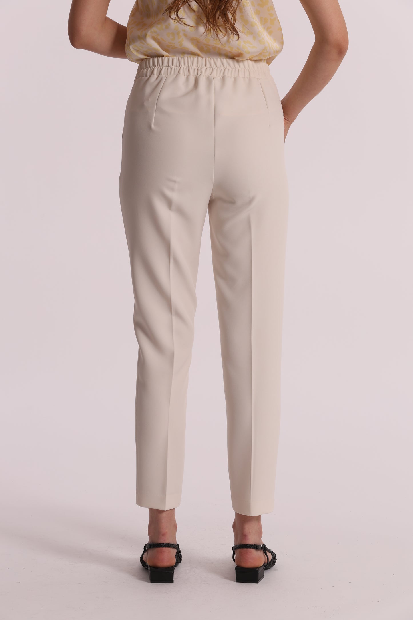 PANTALONI SIGARETTA CON ELASTICO DIETRO