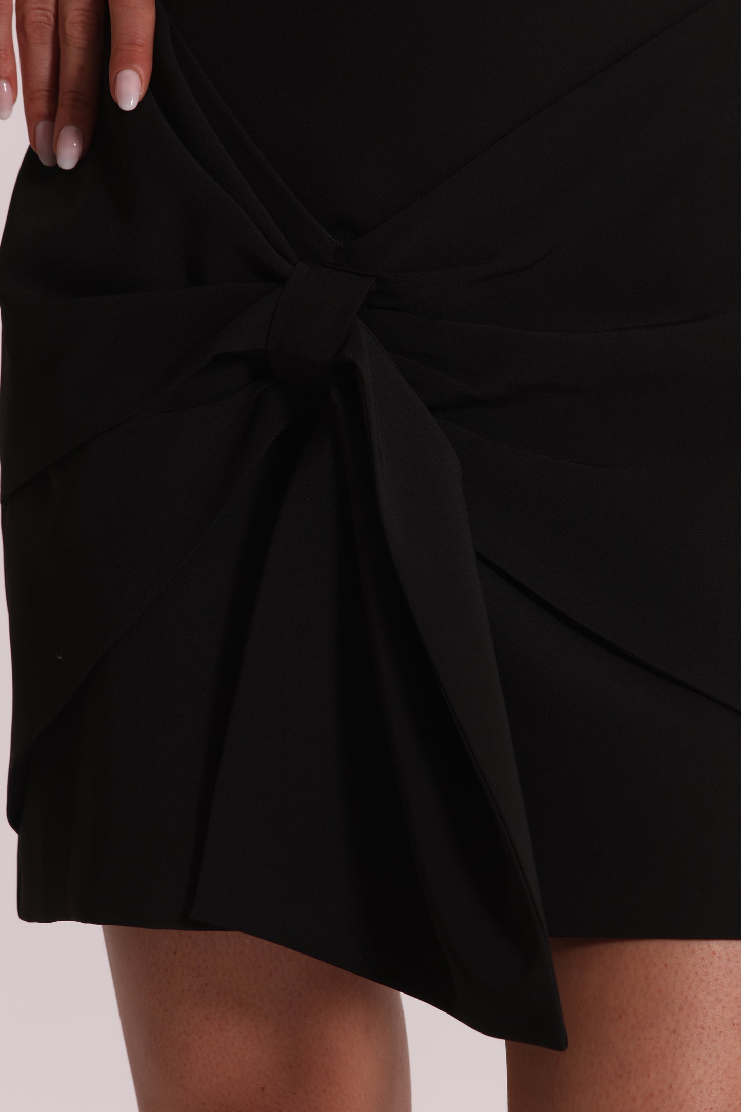 GONNA CORTA CON FIOCCO FRONTALE