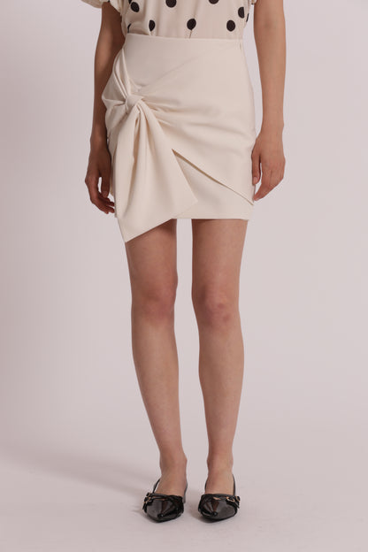 GONNA CORTA CON FIOCCO FRONTALE