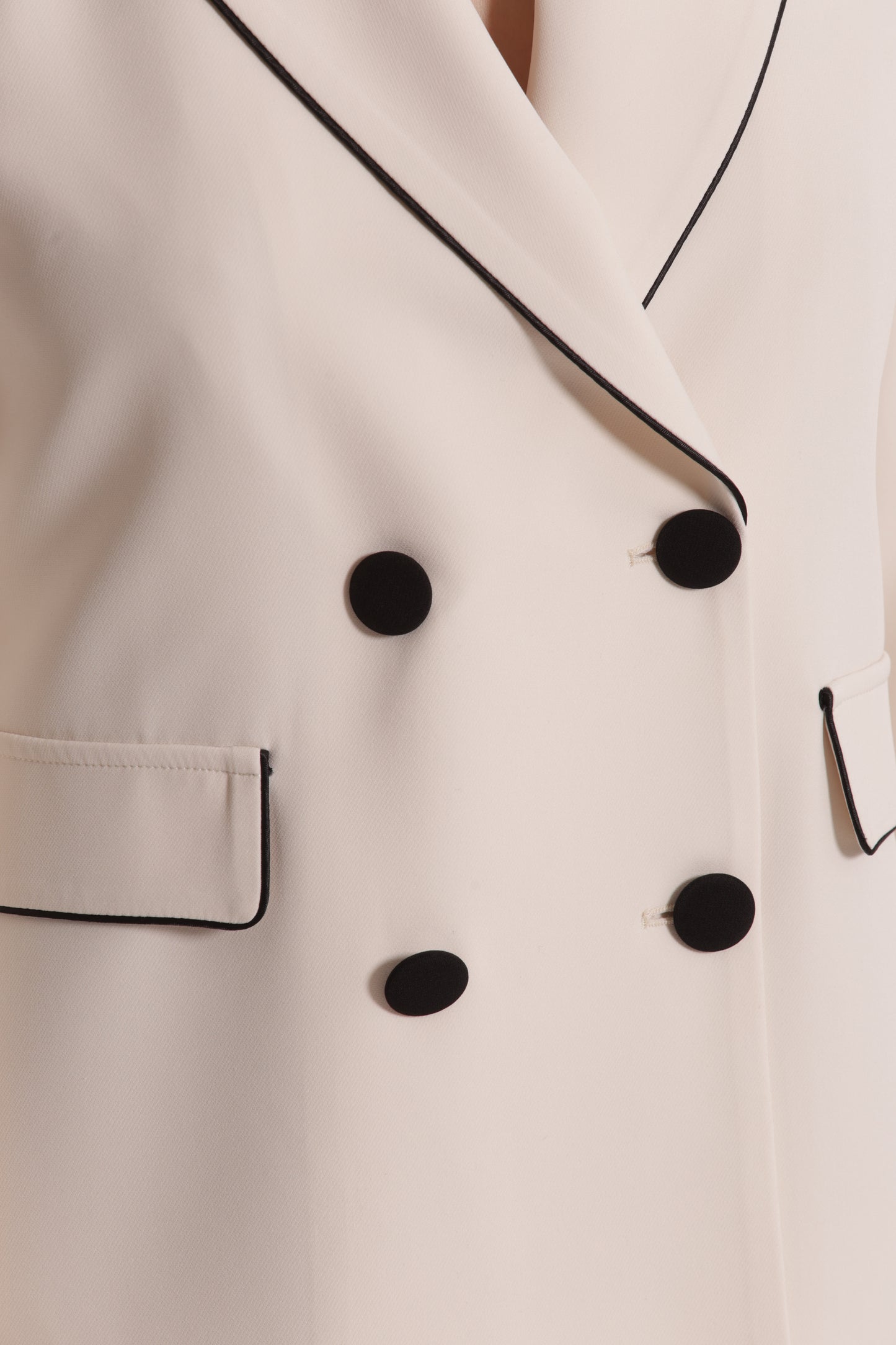 GIACCA CON BORDI A CONTRASTO