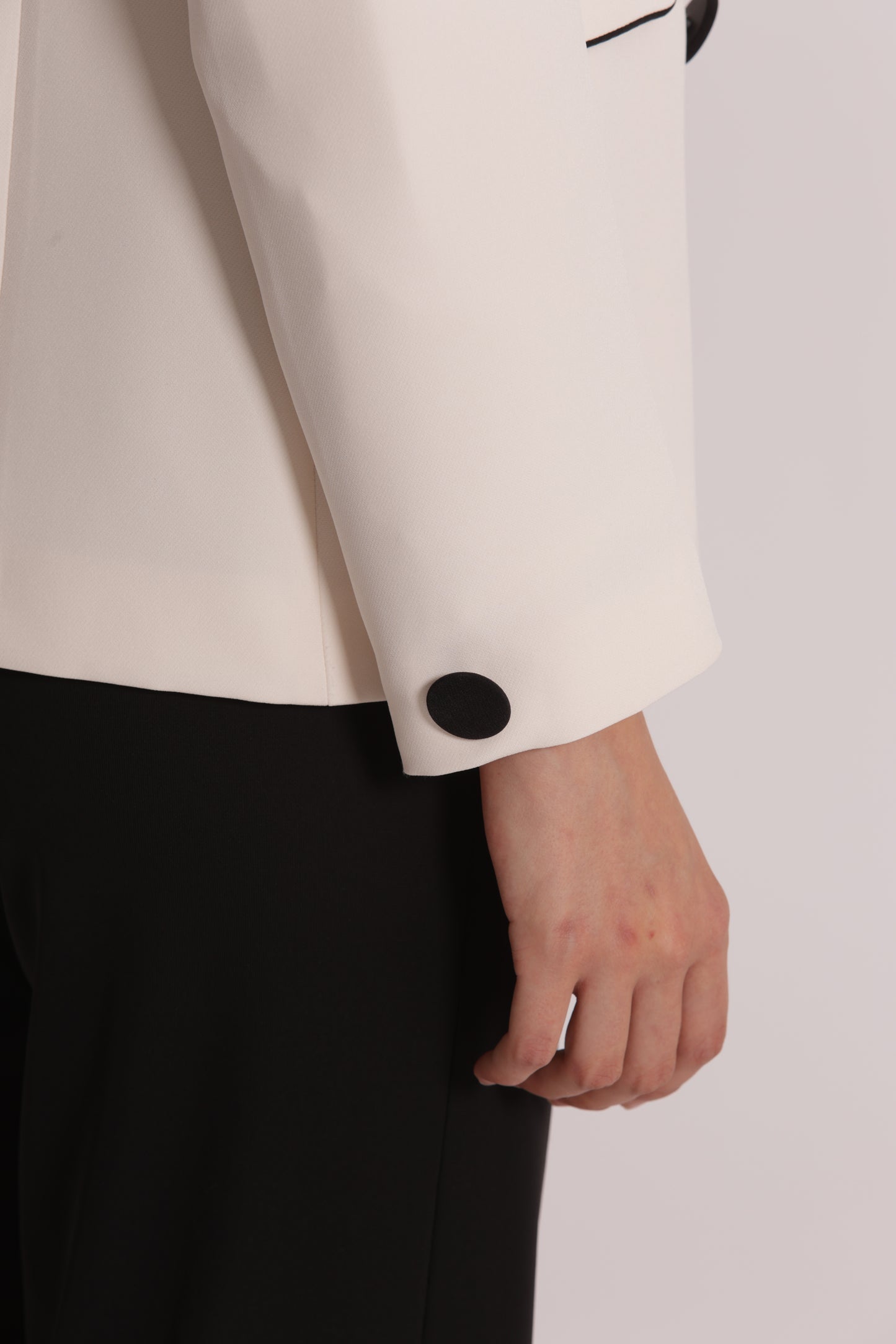 GIACCA CON BORDI A CONTRASTO