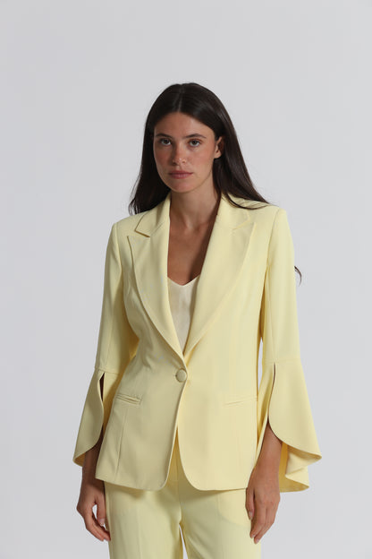 GIACCA CON MANICHE A TULIPANO