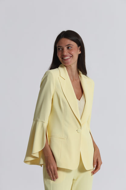 GIACCA CON MANICHE A TULIPANO