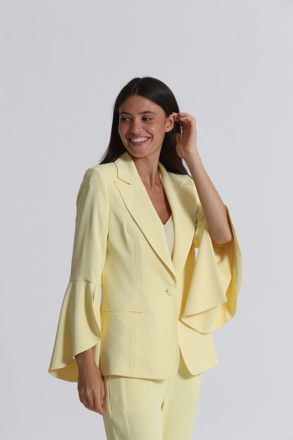 GIACCA CON MANICHE A TULIPANO