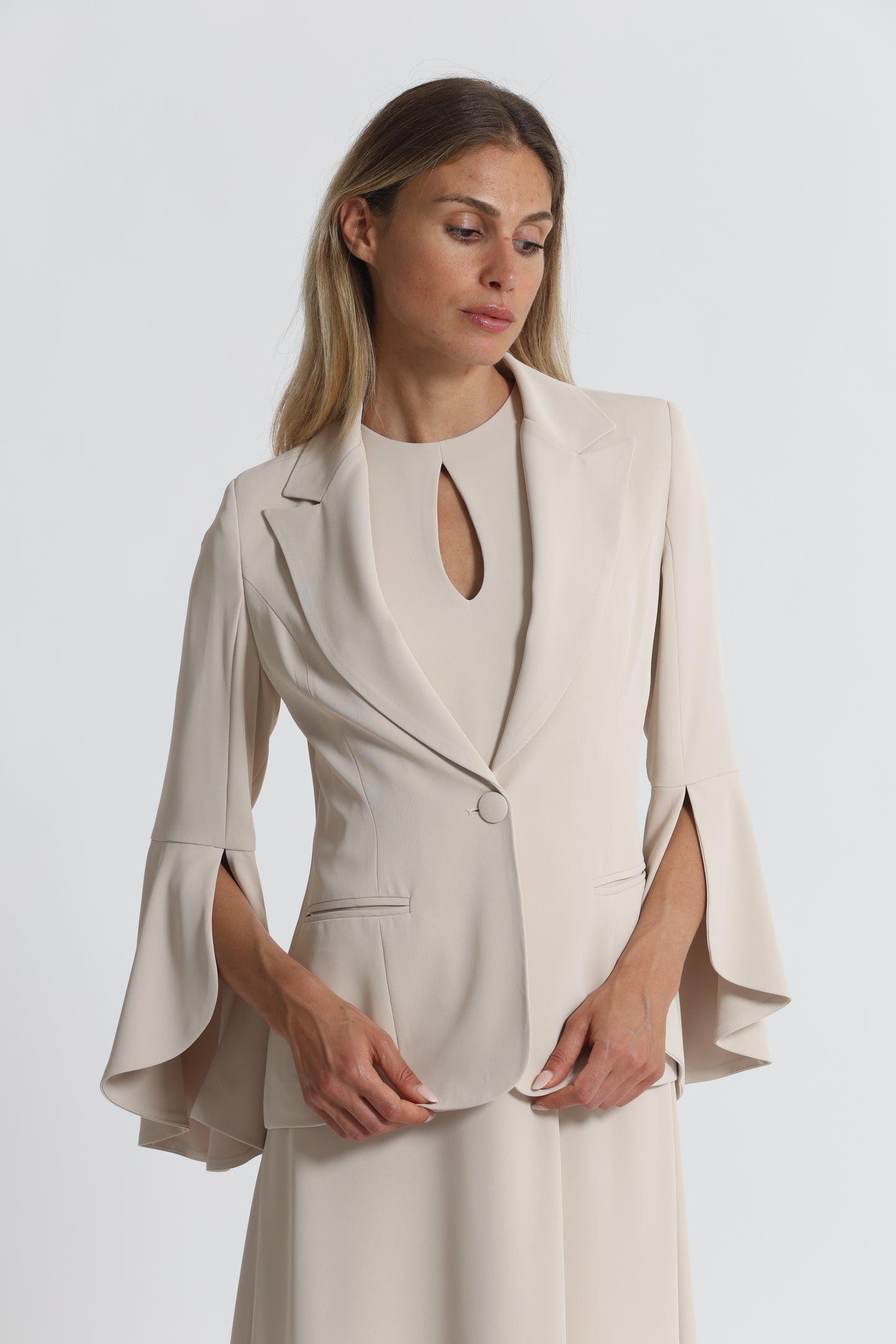 GIACCA CON MANICHE A TULIPANO