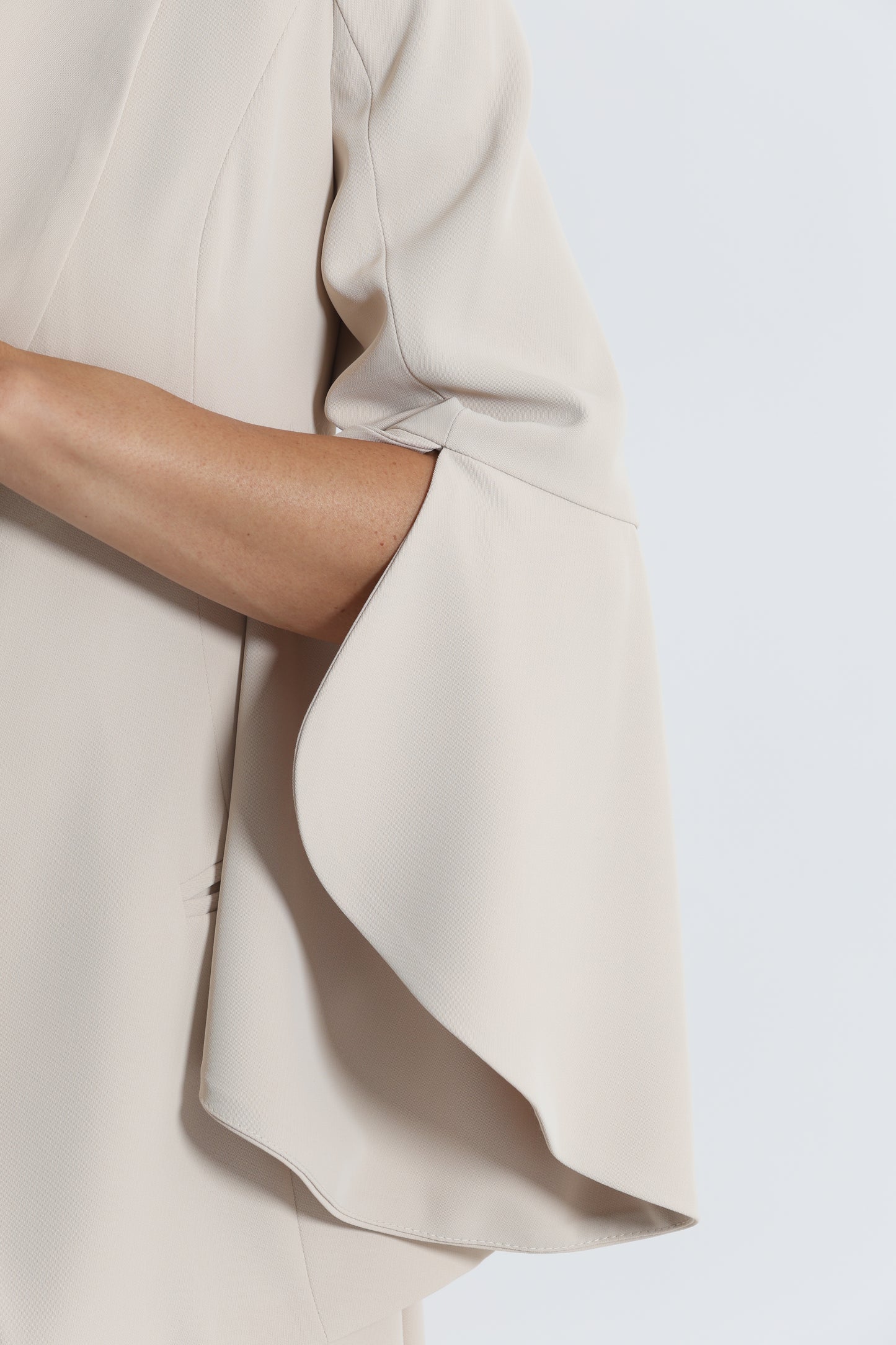 GIACCA CON MANICHE A TULIPANO