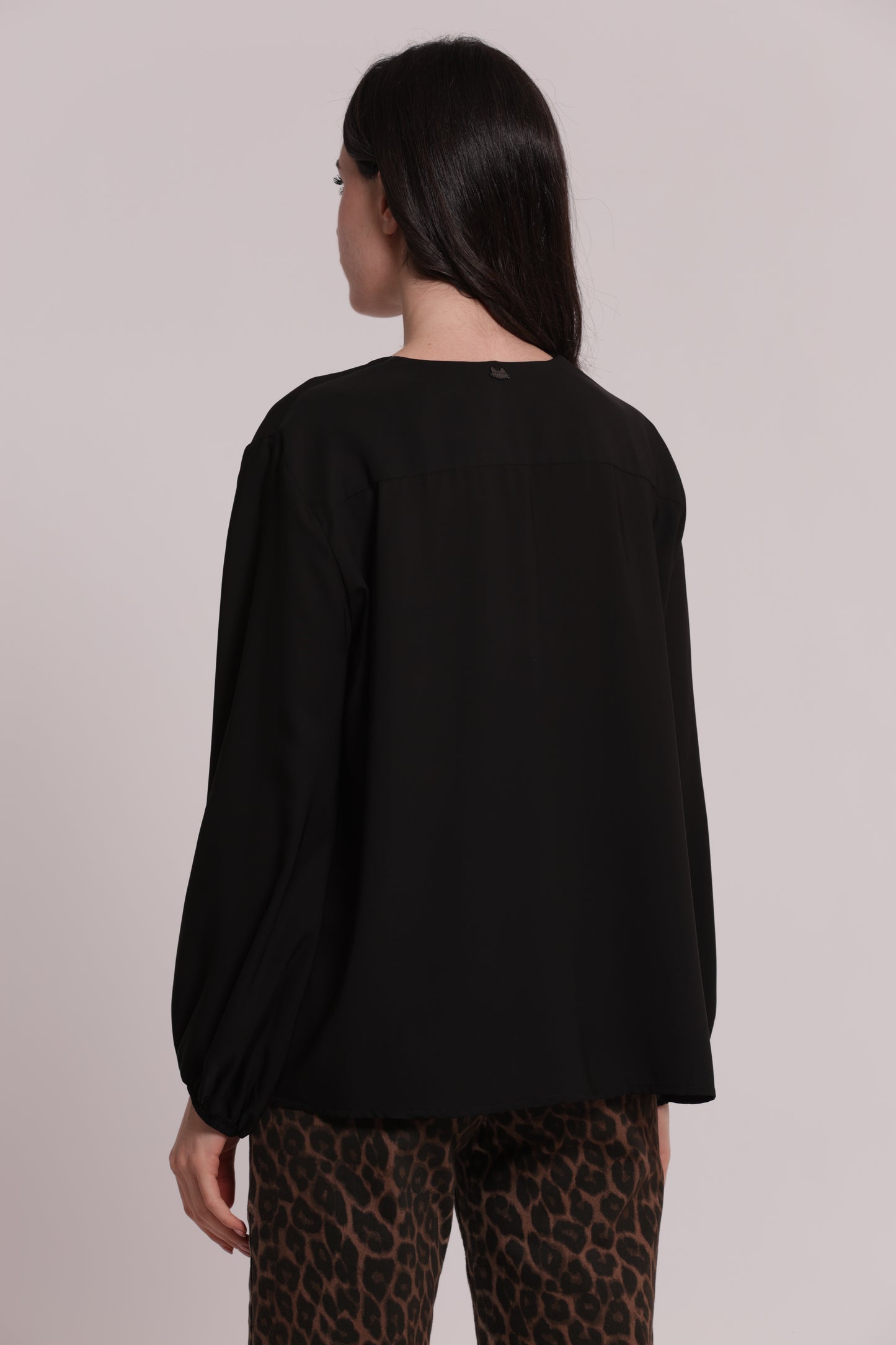 BLUSA IN SILKHAND CON DETTAGLIO