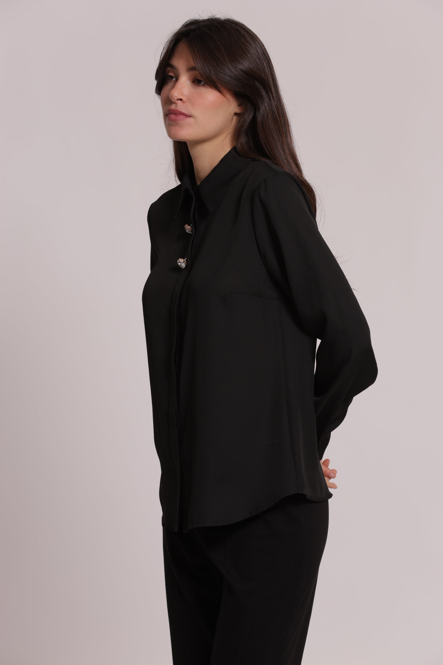 CAMICIA IN GEORGETTE CON BOTTONI GIOIELLO