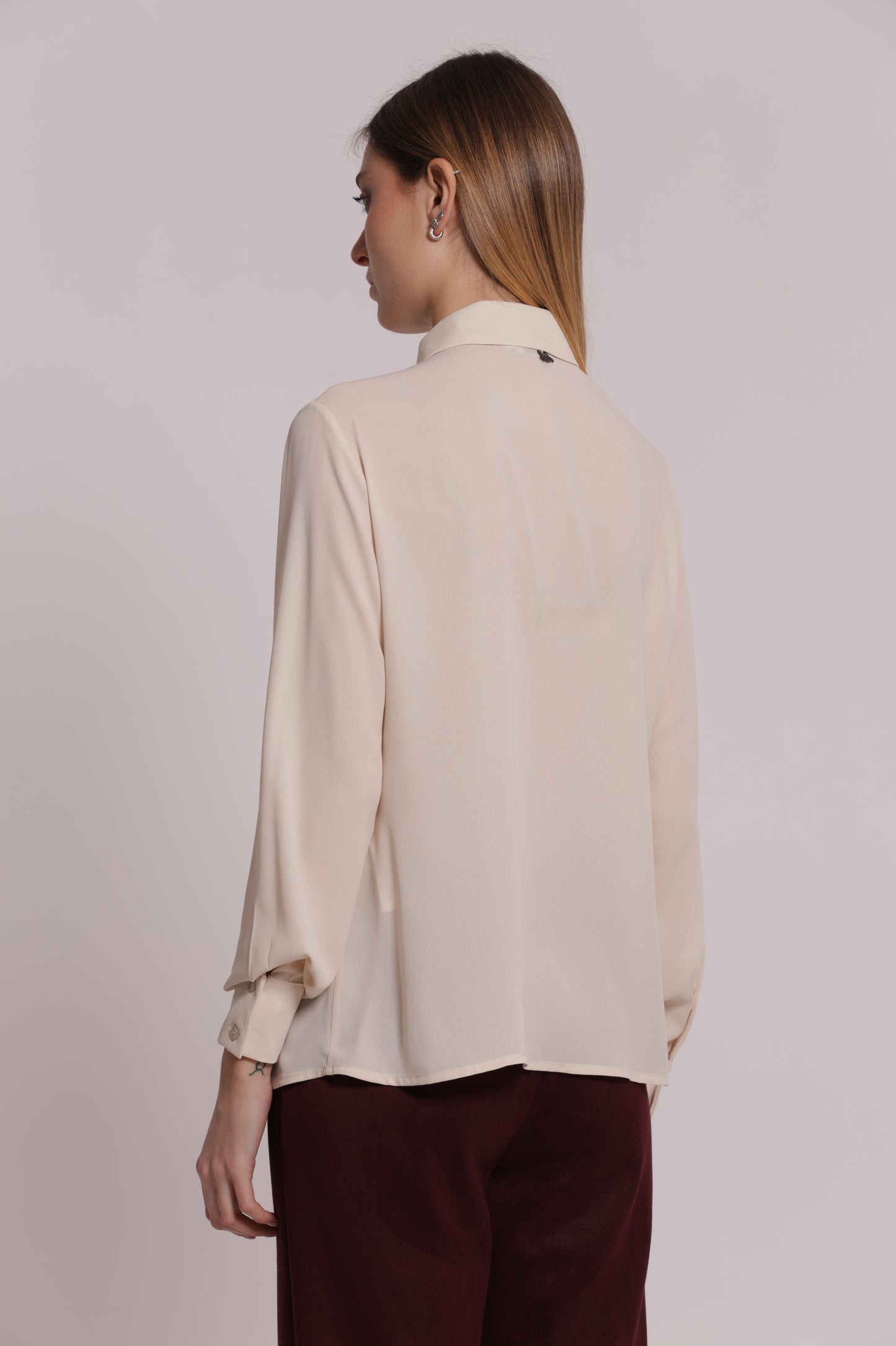 CAMICIA IN GEORGETTE CON BOTTONI GIOIELLO