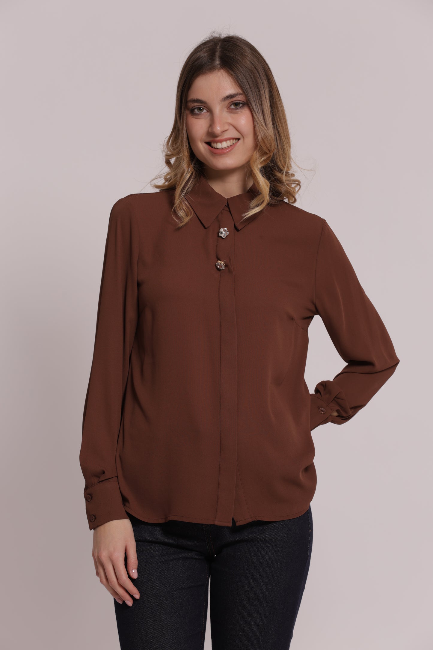 CAMICIA IN GEORGETTE CON BOTTONI GIOIELLO