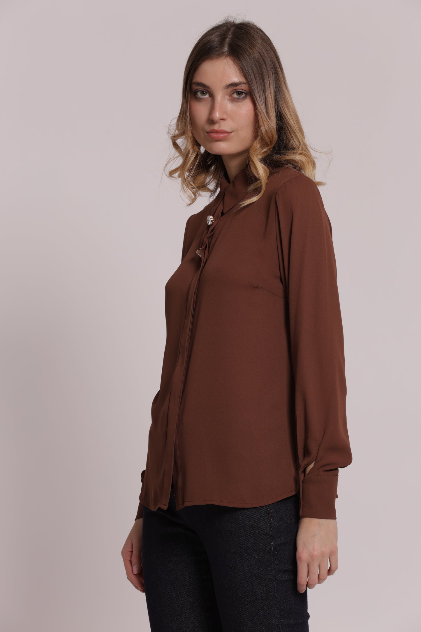 CAMICIA IN GEORGETTE CON BOTTONI GIOIELLO