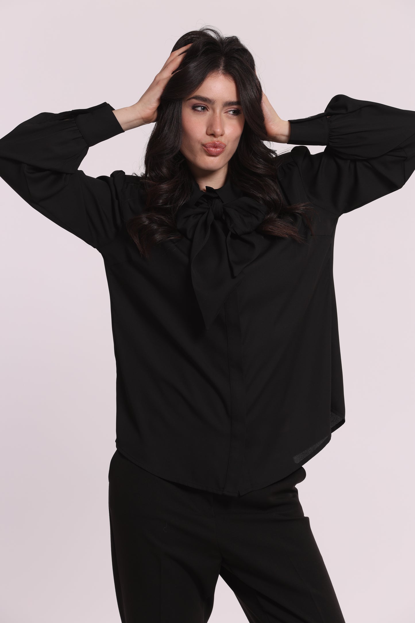 BLUSA CON SPALLINE E FIOCCO