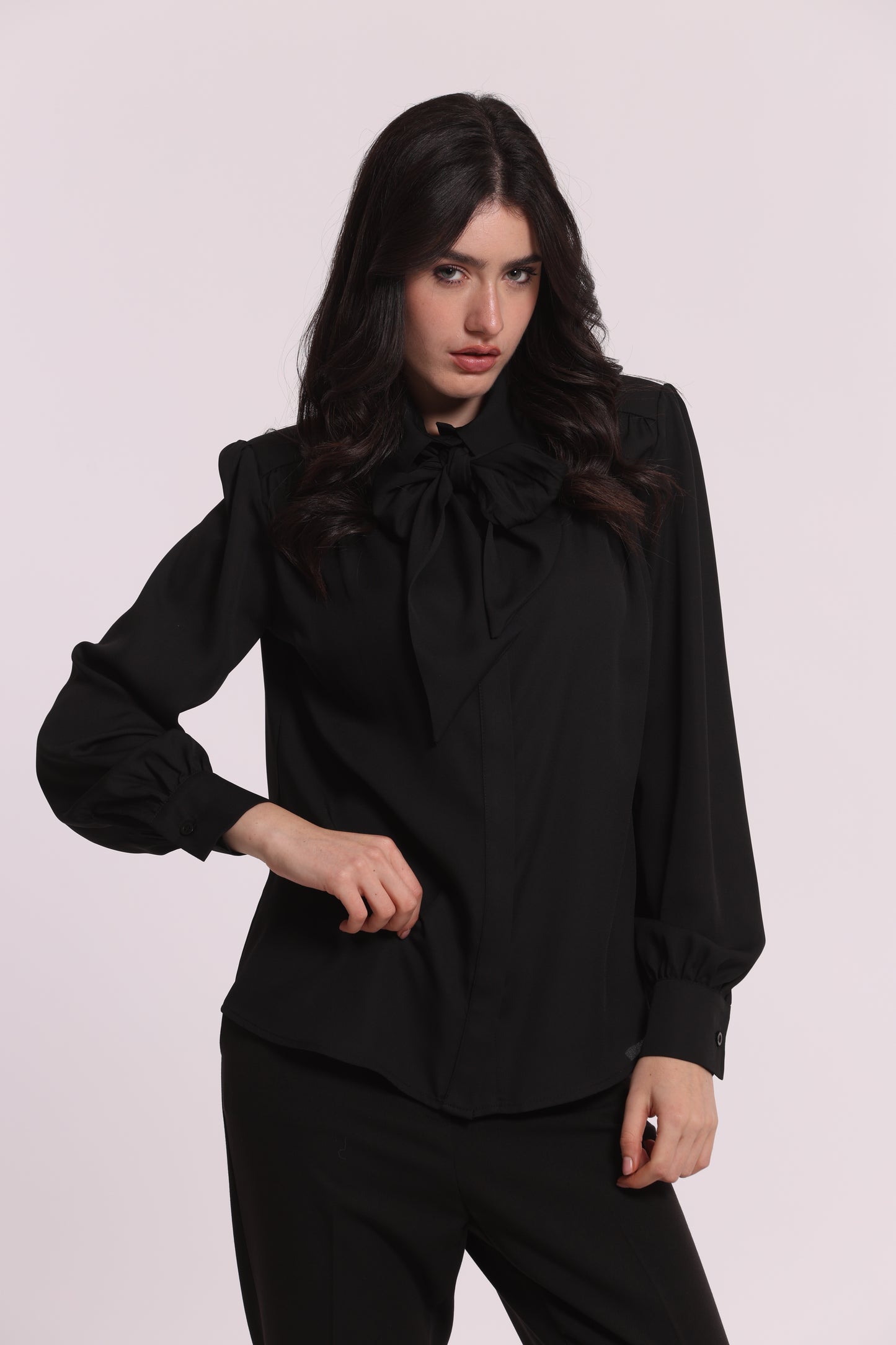 BLUSA CON SPALLINE E FIOCCO