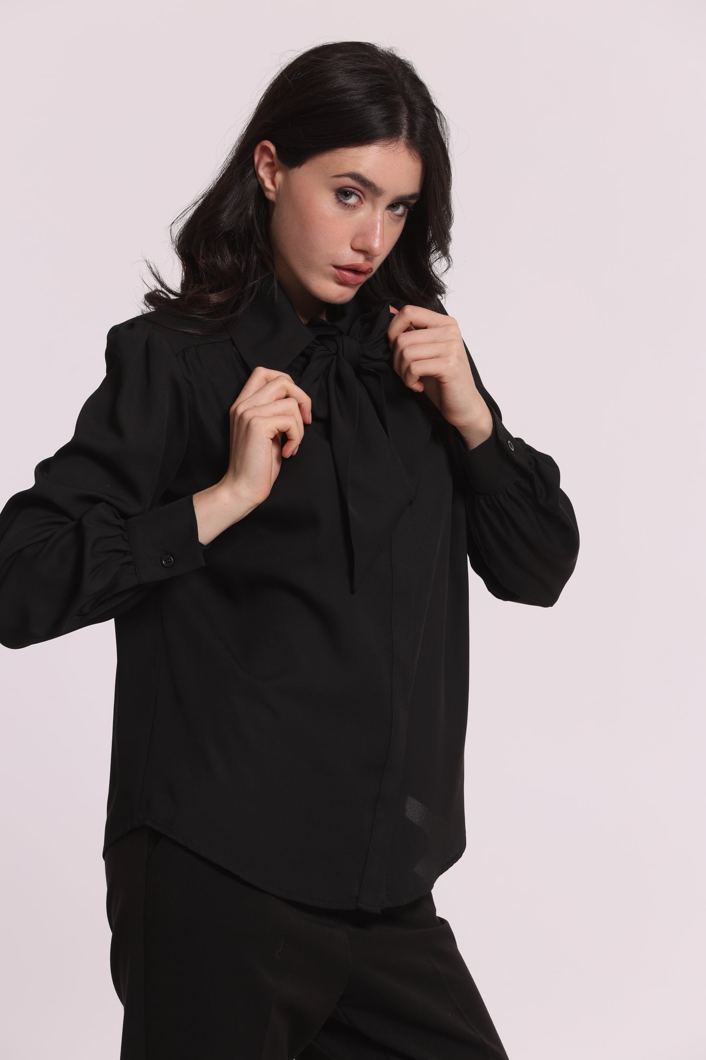 BLUSA CON SPALLINE E FIOCCO