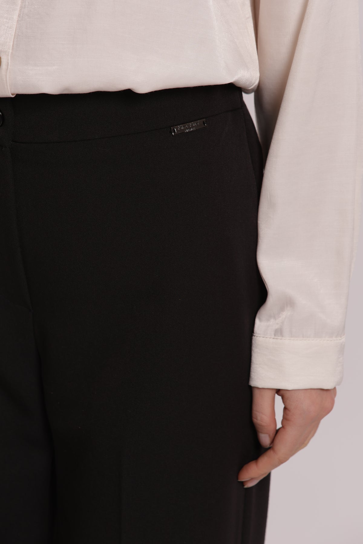 PANTALONE PALAZZO CON ELASTICO DIETRO TESSUTO VANZ