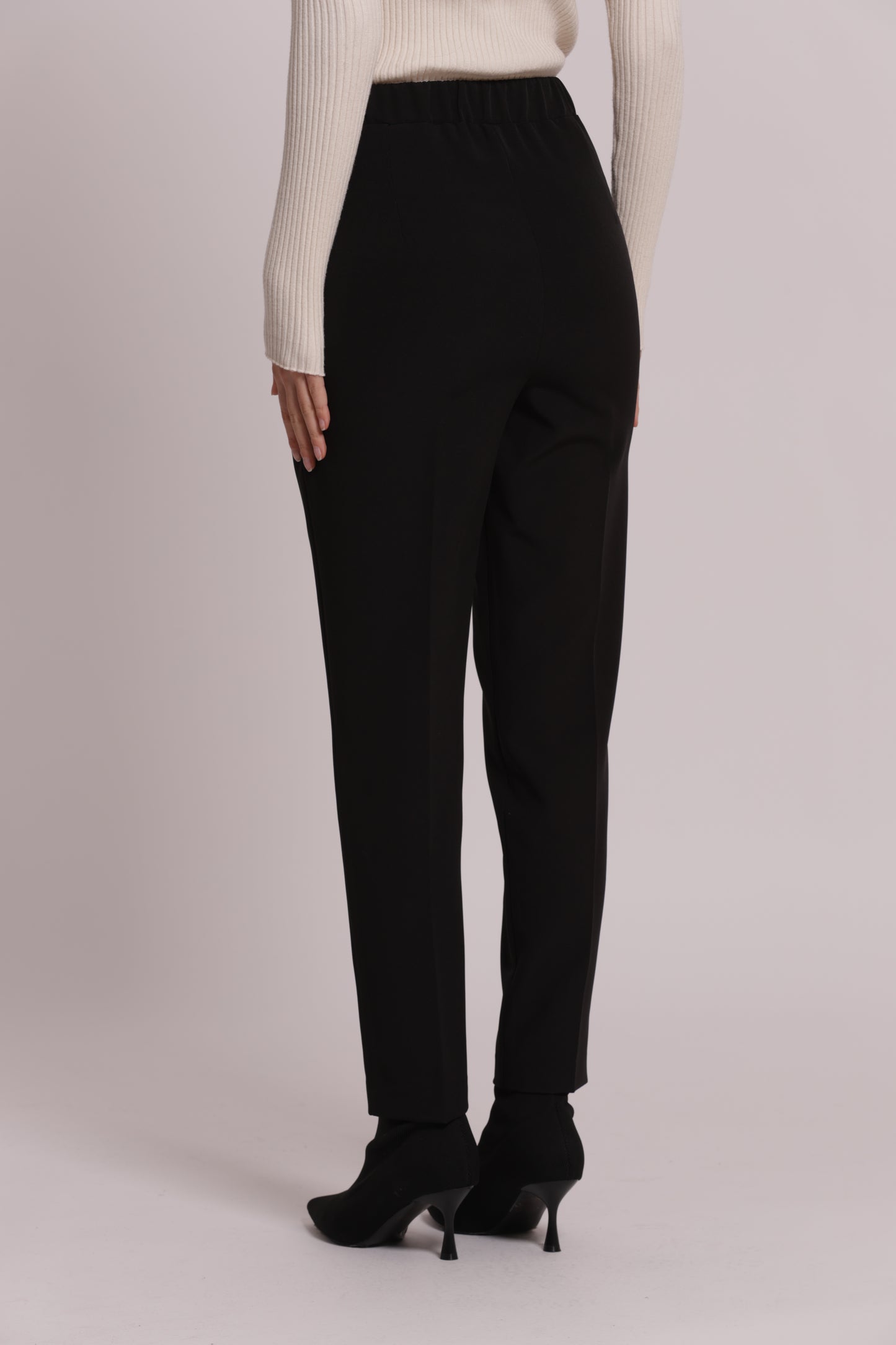 PANTALONE SIGARETTA CON ELASTICO DIETRO IN TESSUTO TECNICO