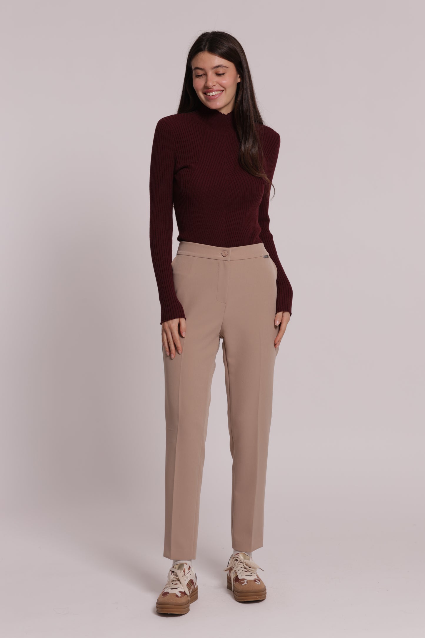 PANTALONE SIGARETTA CON ELASTICO DIETRO IN TESSUTO TECNICO
