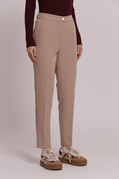 PANTALONE SIGARETTA CON ELASTICO DIETRO IN TESSUTO TECNICO