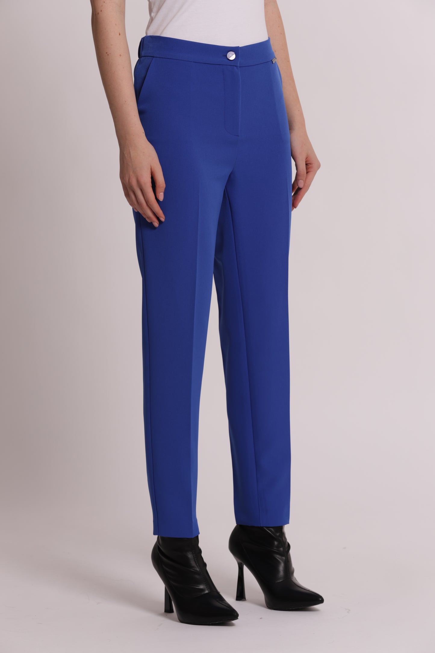 PANTALONE SIGARETTA CON ELASTICO DIETRO IN TESSUTO TECNICO