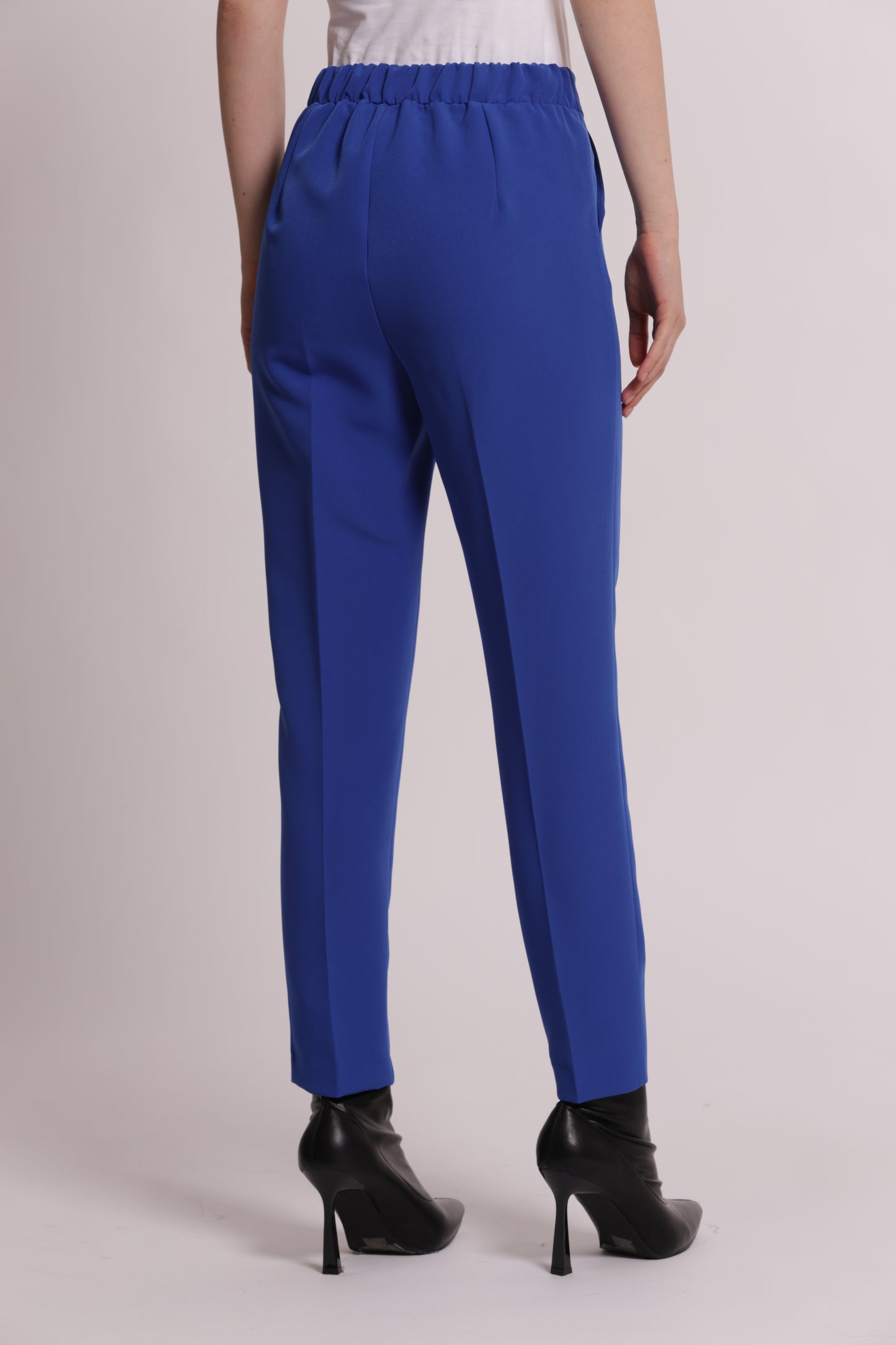 PANTALONE SIGARETTA CON ELASTICO DIETRO IN TESSUTO TECNICO