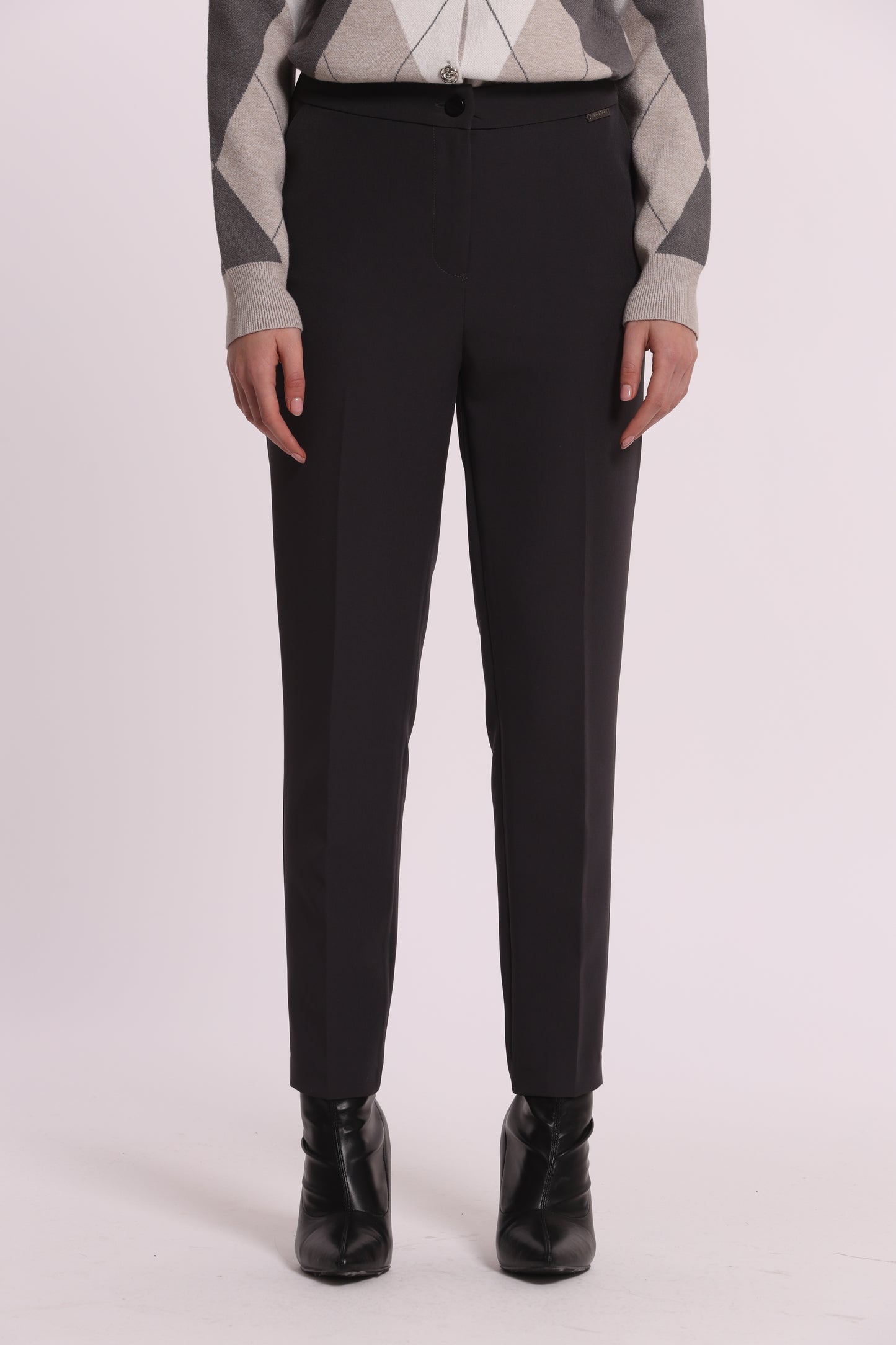 PANTALONE SIGARETTA CON ELASTICO DIETRO IN TESSUTO TECNICO