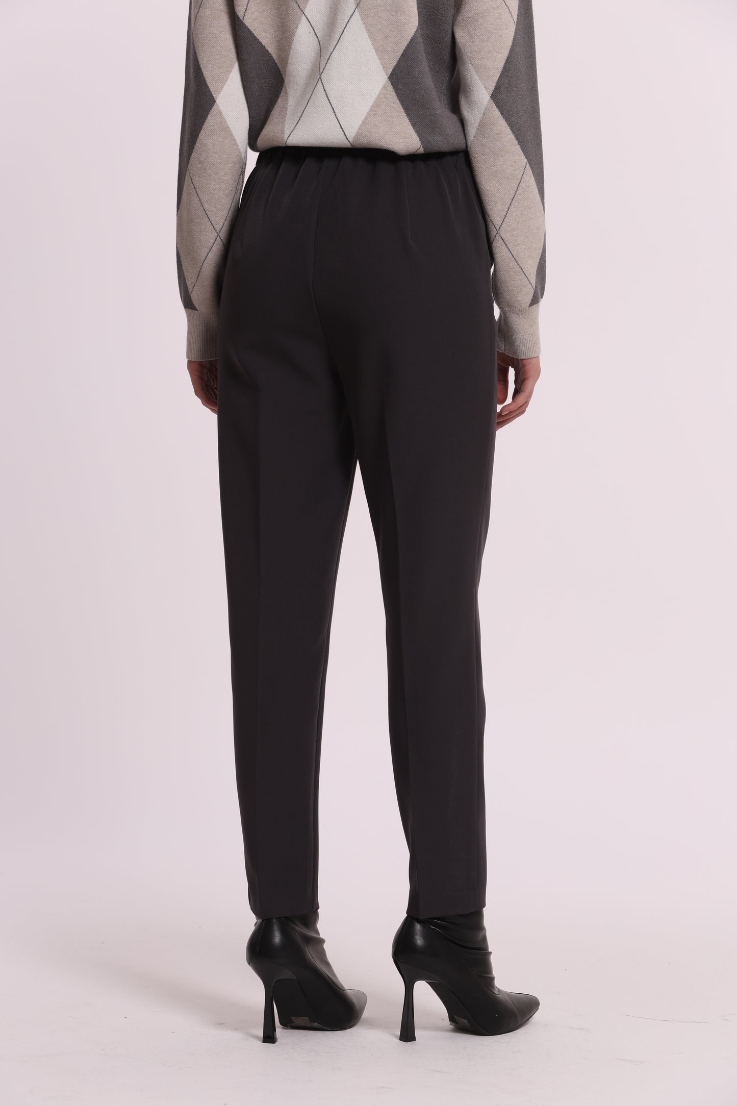 PANTALONE SIGARETTA CON ELASTICO DIETRO IN TESSUTO TECNICO