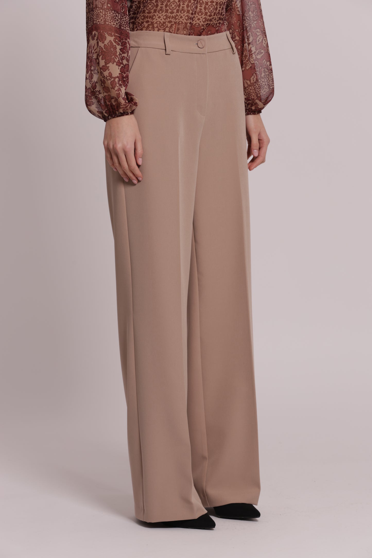 PANTALONE PALAZZO CON ELASTICO DIETRO IN TESSUTO TECNICO