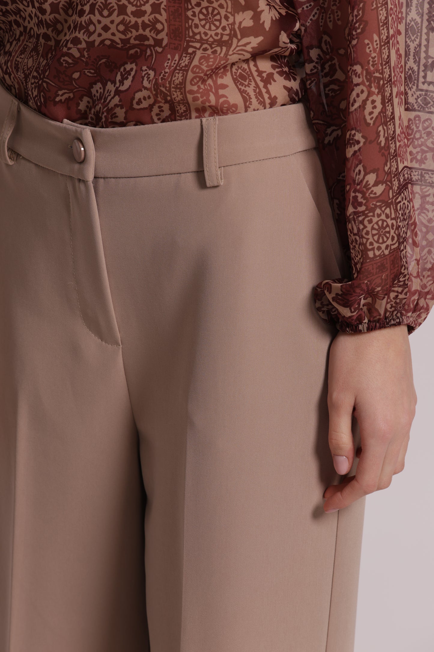 PANTALONE PALAZZO CON ELASTICO DIETRO IN TESSUTO TECNICO