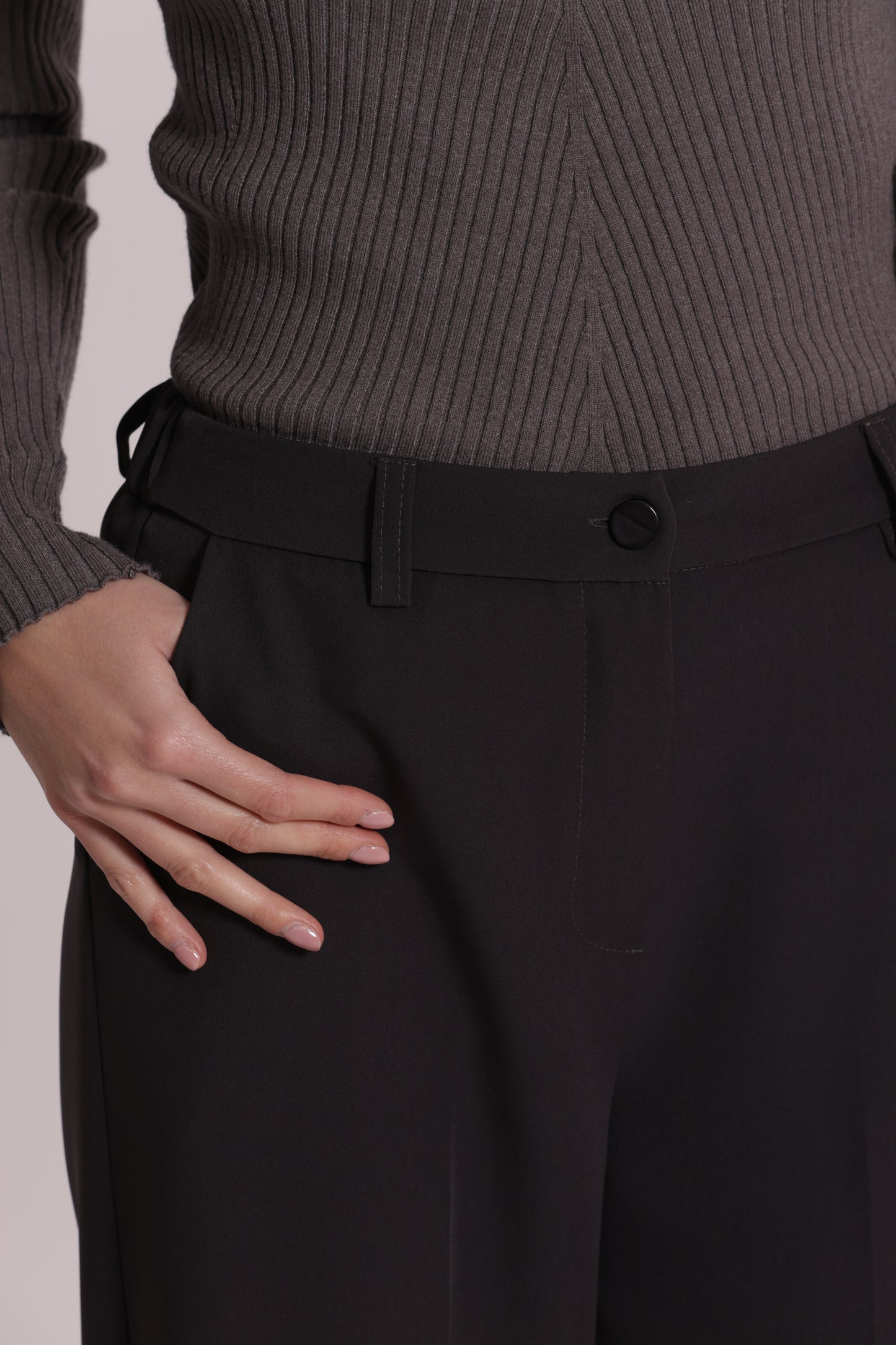 PANTALONE PALAZZO CON ELASTICO DIETRO IN TESSUTO TECNICO