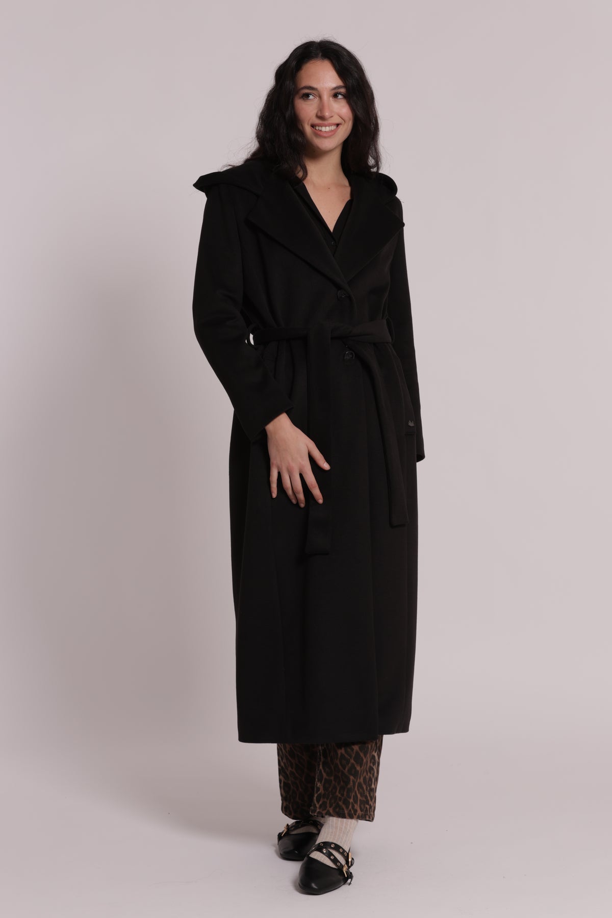 CAPPOTTO LUNGO CON CINTURA E CAPPUCCIO
